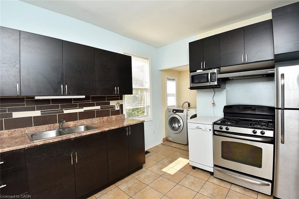 180 Province Street N Property Photo 15