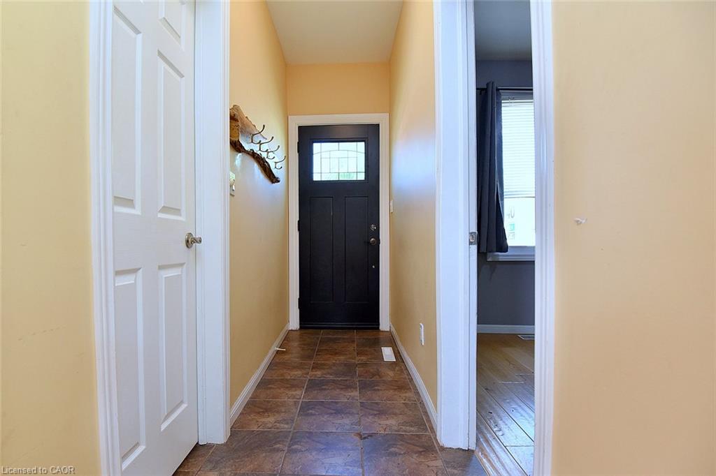 180 Province Street N Property Photo 18