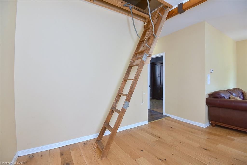 180 Province Street N Property Photo 19