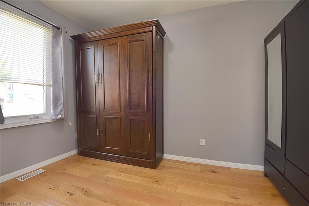 180 Province Street N Property Photo 20