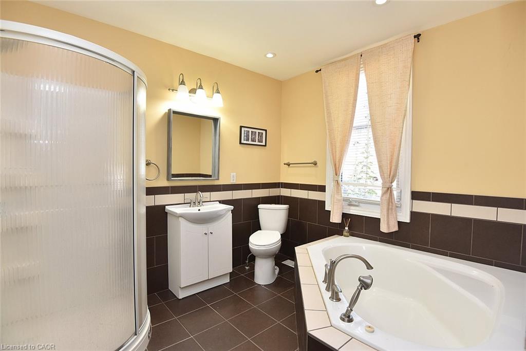 180 Province Street N Property Photo 22