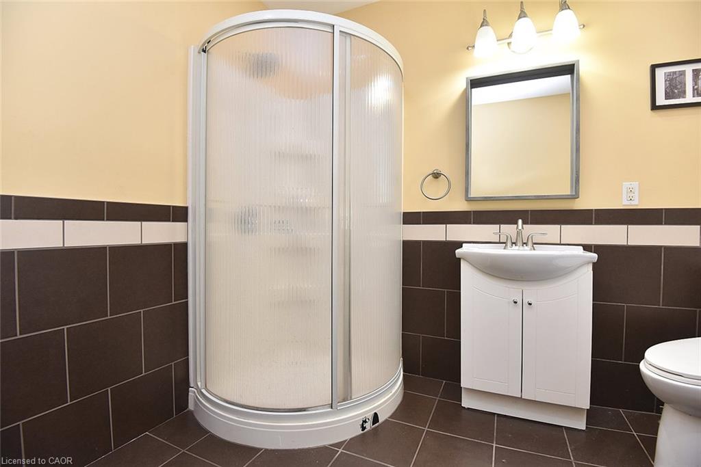180 Province Street N Property Photo 23