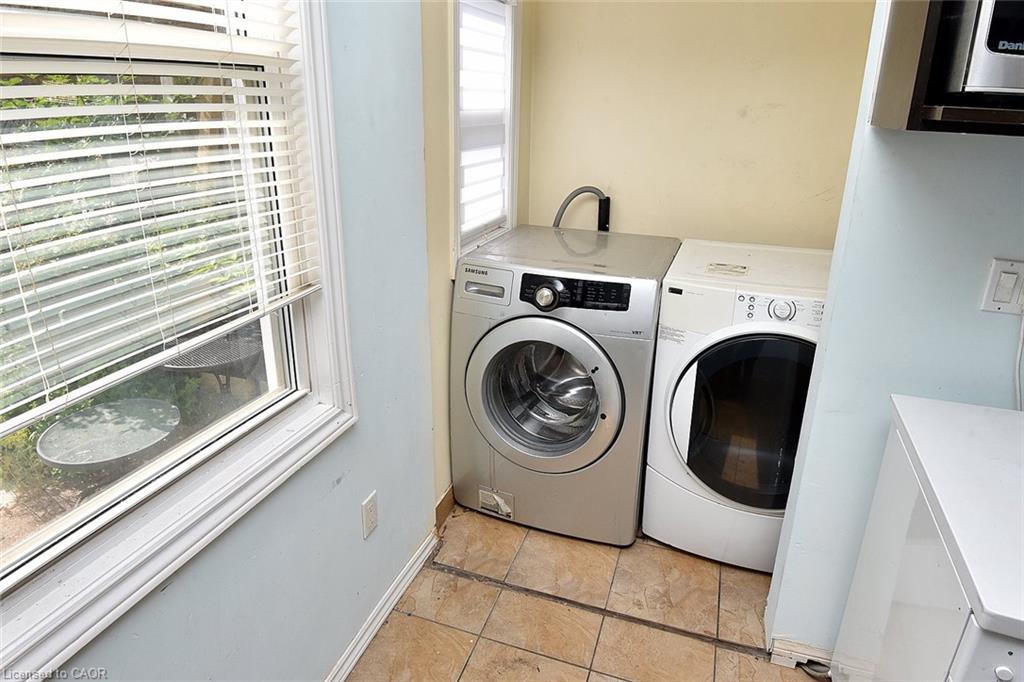180 Province Street N Property Photo 25