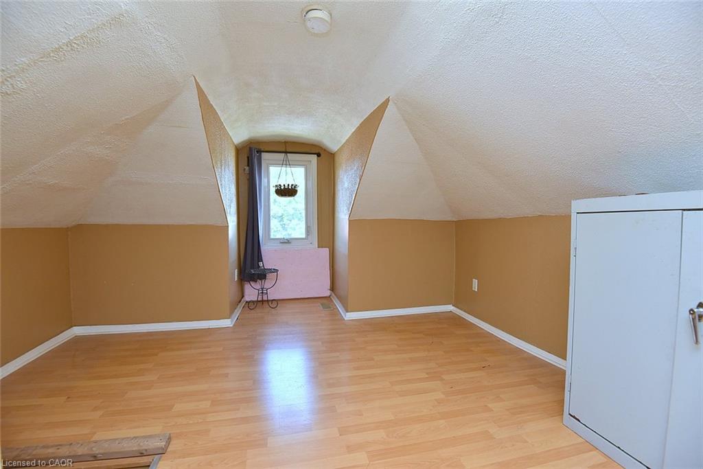 180 Province Street N Property Photo 26