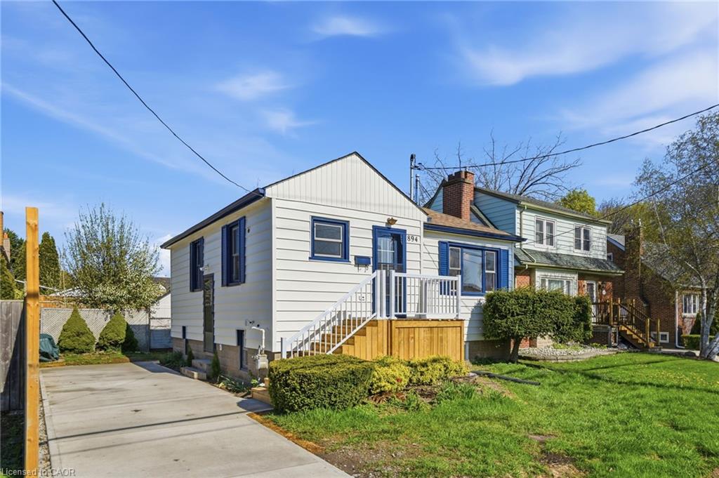 894 Garth Street Property Photo 2