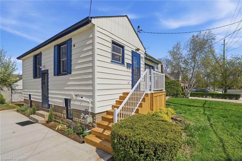 894 Garth Street Property Photo 3