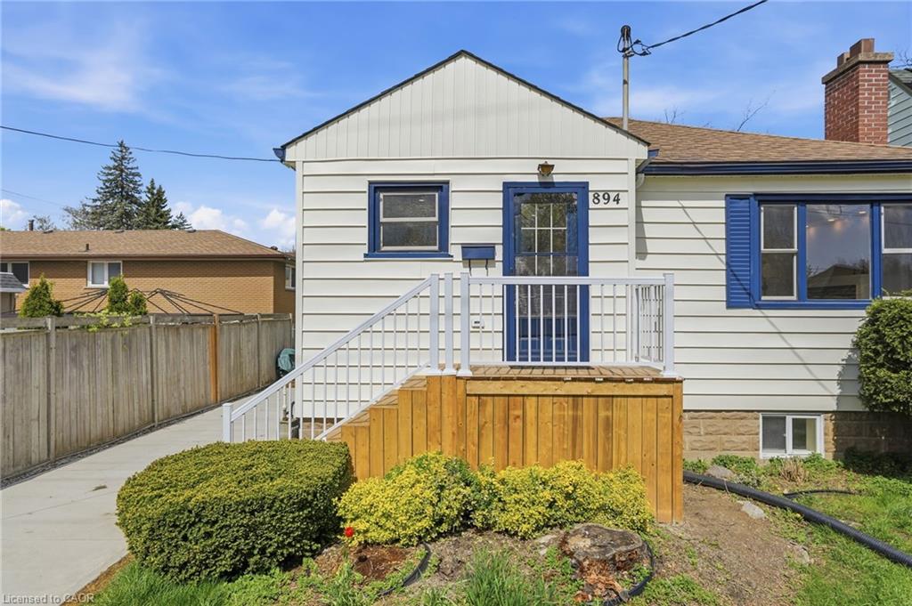 894 Garth Street Property Photo 4