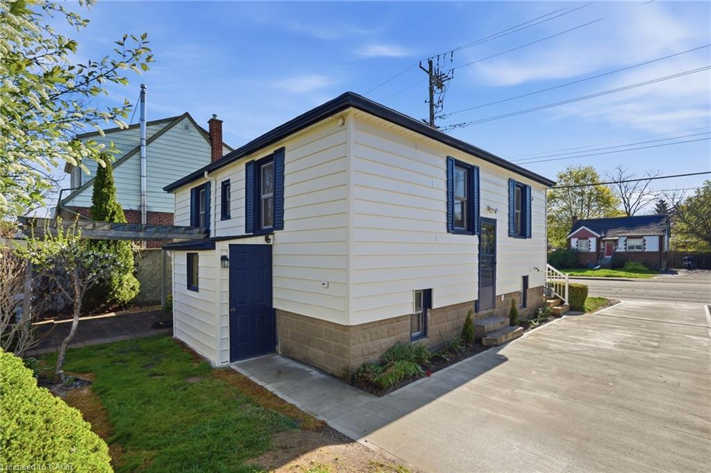 894 Garth Street Property Photo 37