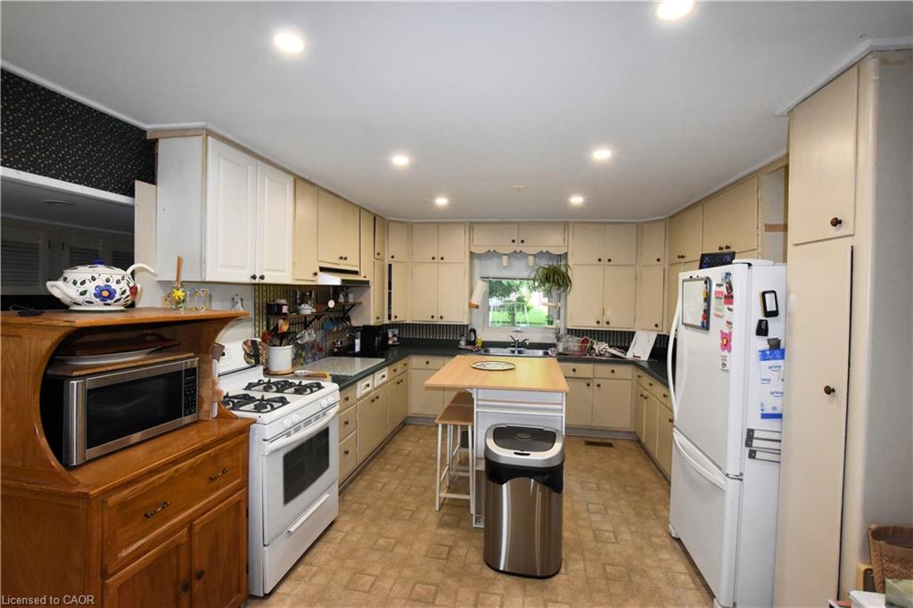 122 Bruce Street Property Photo 8