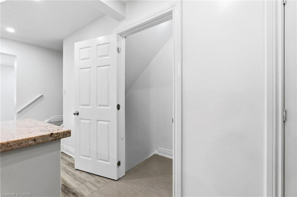 16-1420 Garth Street Property Photo 26