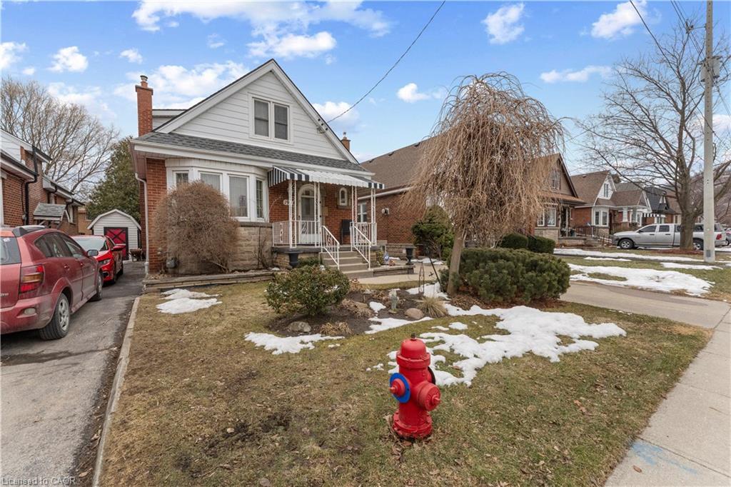 193 Huxley Avenue S Property Photo 2