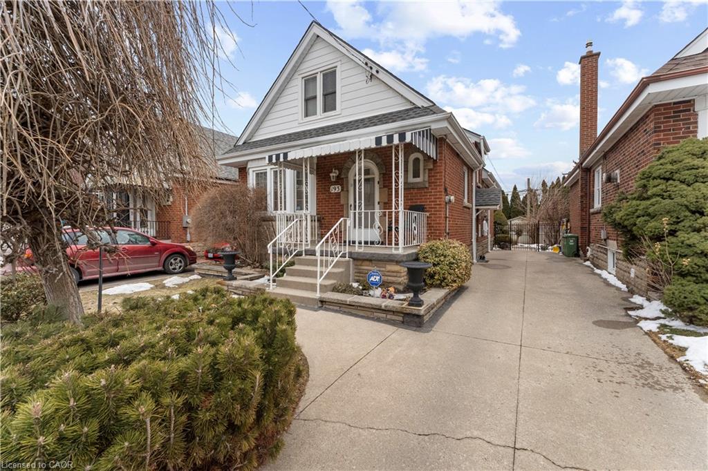 193 Huxley Avenue S Property Photo 3