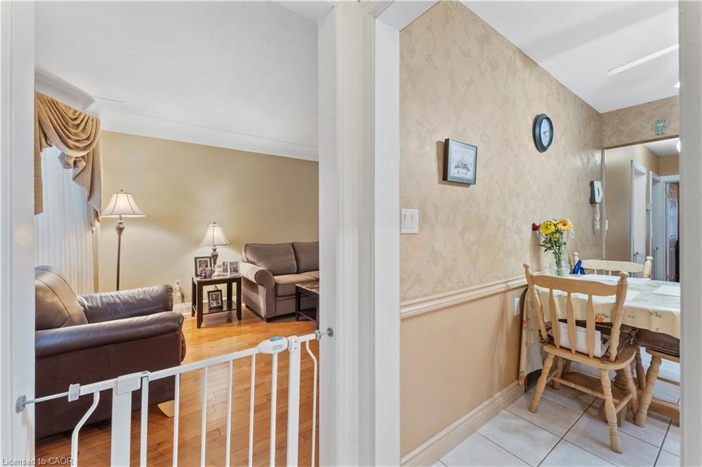 193 Huxley Avenue S Property Photo 6