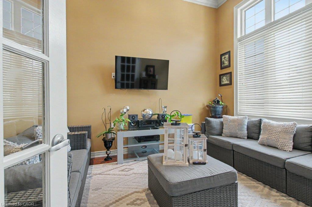 284 Normanhurst Avenue Property Photo 8