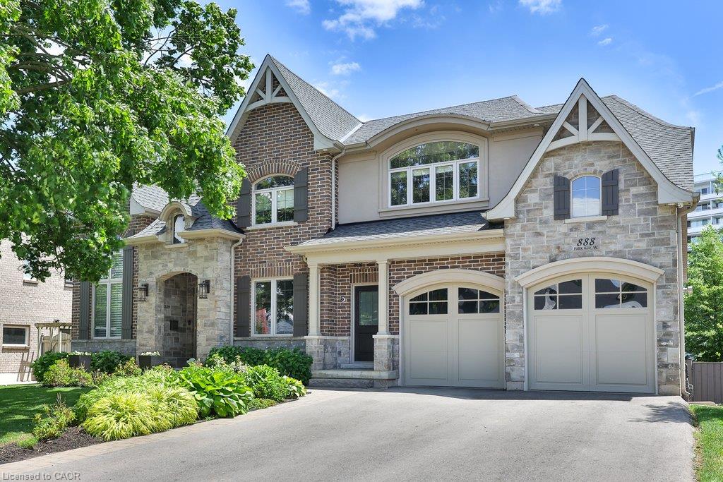 888 Park Avenue W Property Photo 1