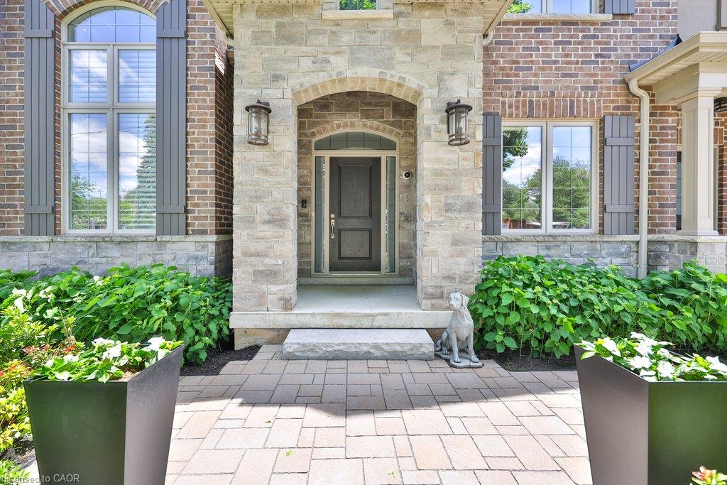 888 Park Avenue W Property Photo 4
