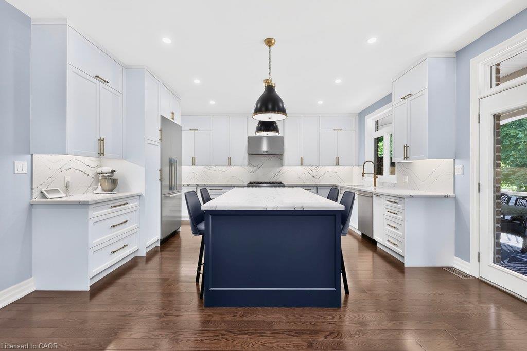 888 Park Avenue W Property Photo 10