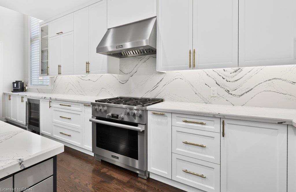 888 Park Avenue W Property Photo 12