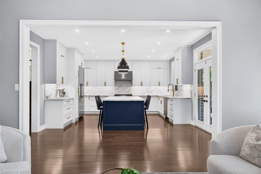 888 Park Avenue W Property Photo 13