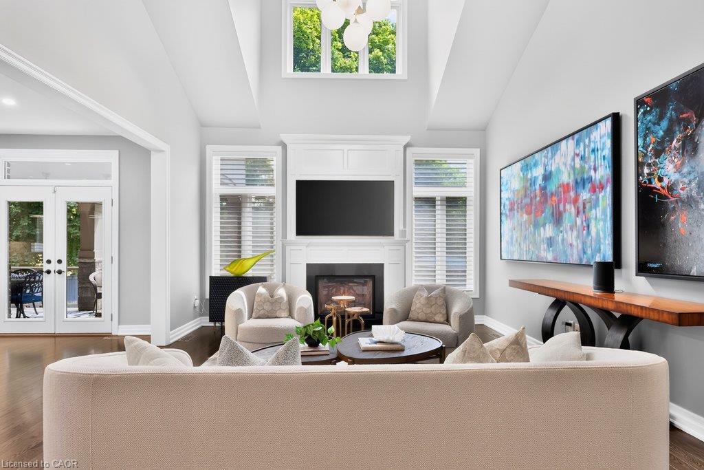 888 Park Avenue W Property Photo 14