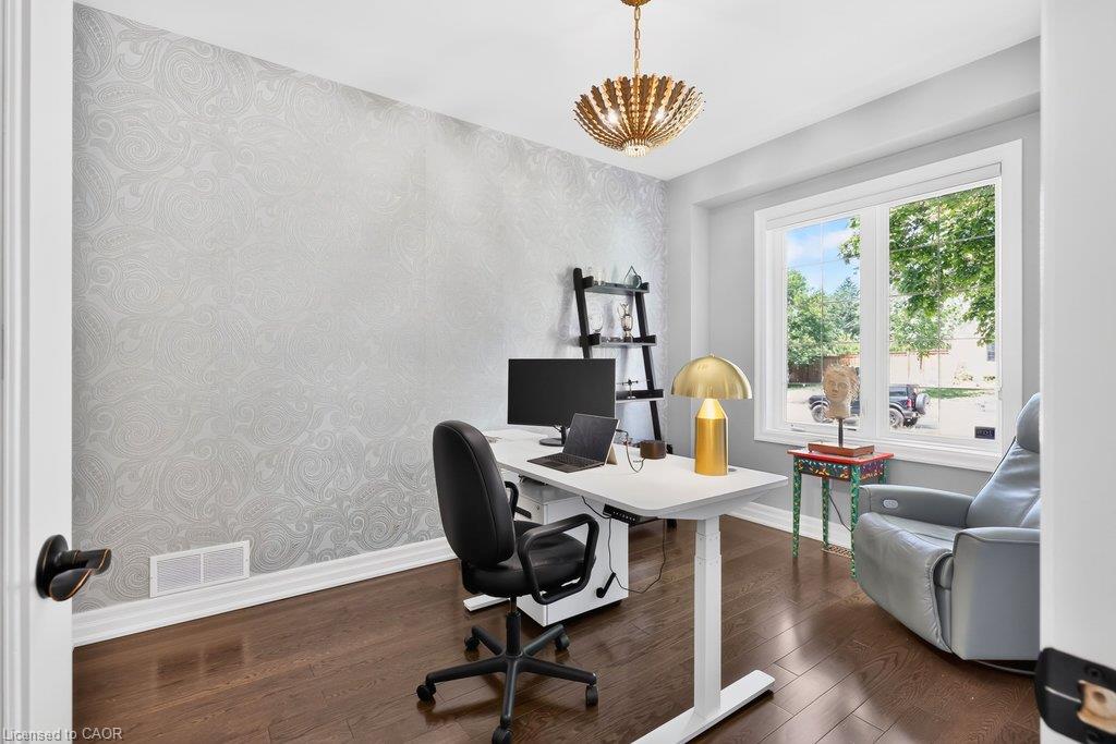 888 Park Avenue W Property Photo 23