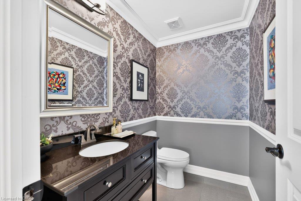 888 Park Avenue W Property Photo 24