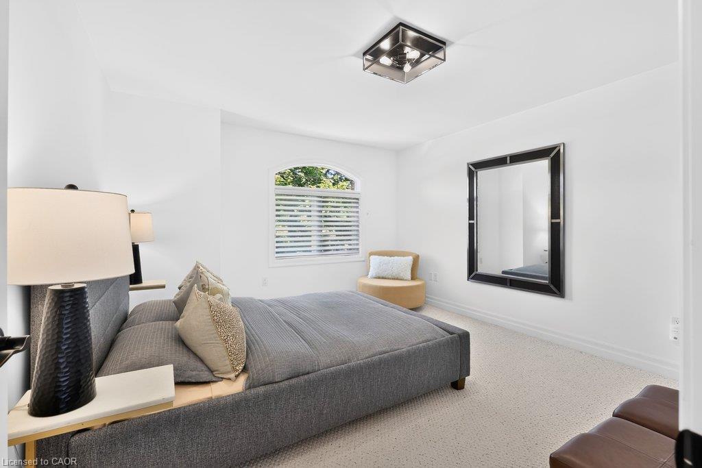 888 Park Avenue W Property Photo 26