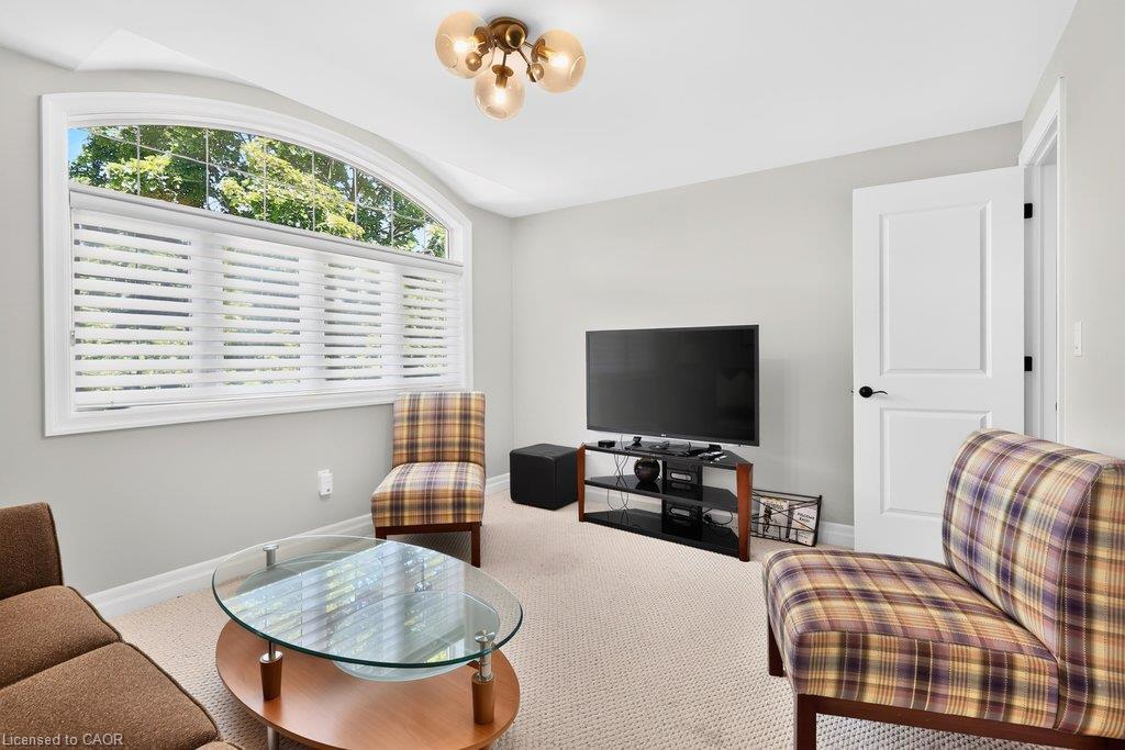 888 Park Avenue W Property Photo 31