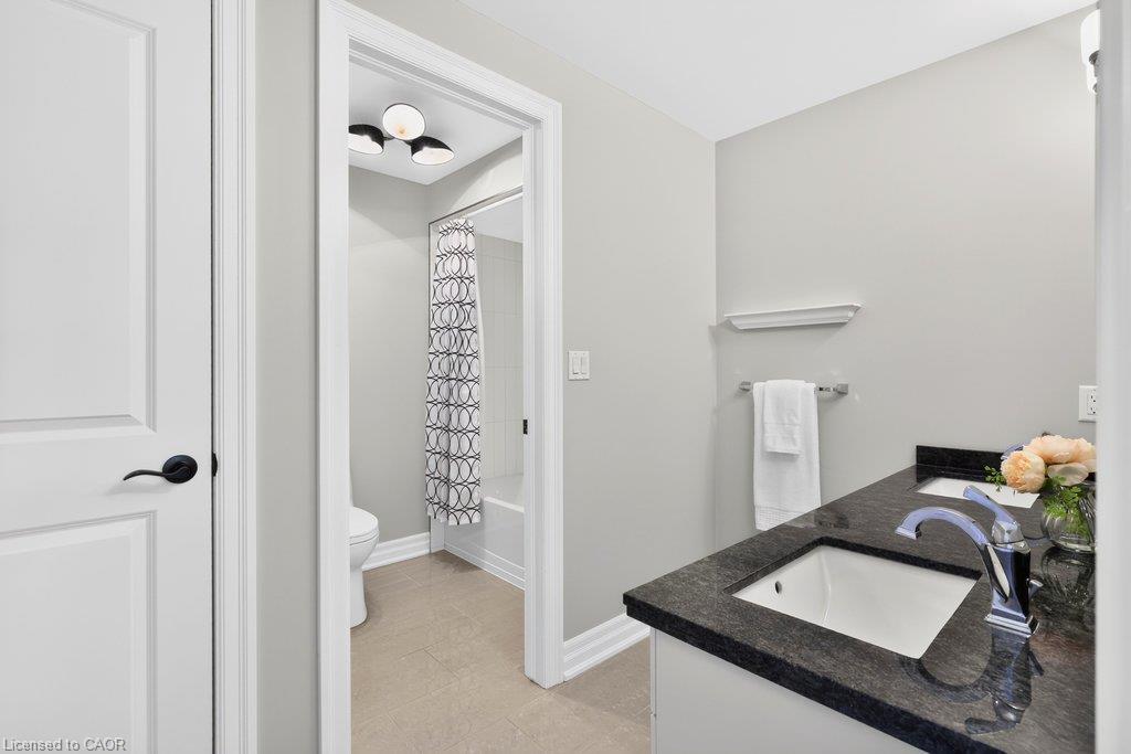 888 Park Avenue W Property Photo 32