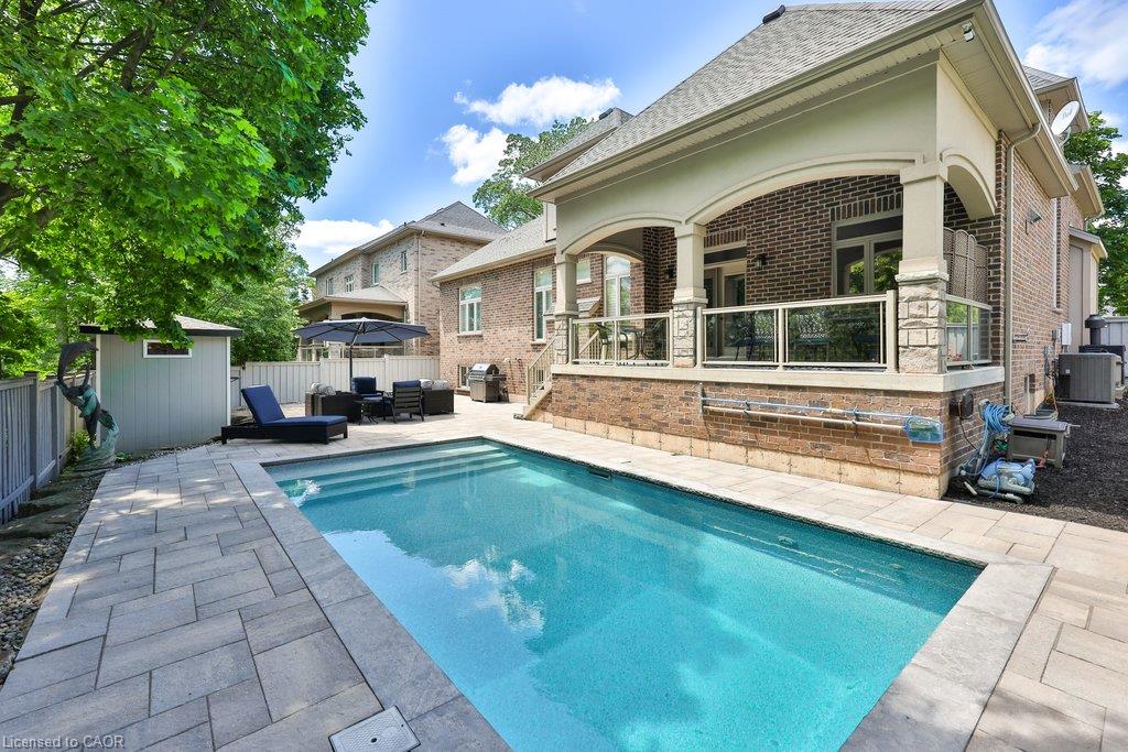 888 Park Avenue W Property Photo 37