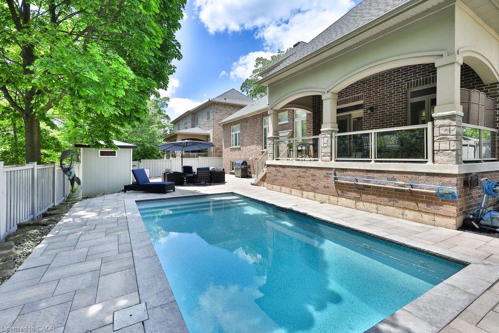 888 Park Avenue W Property Photo 40