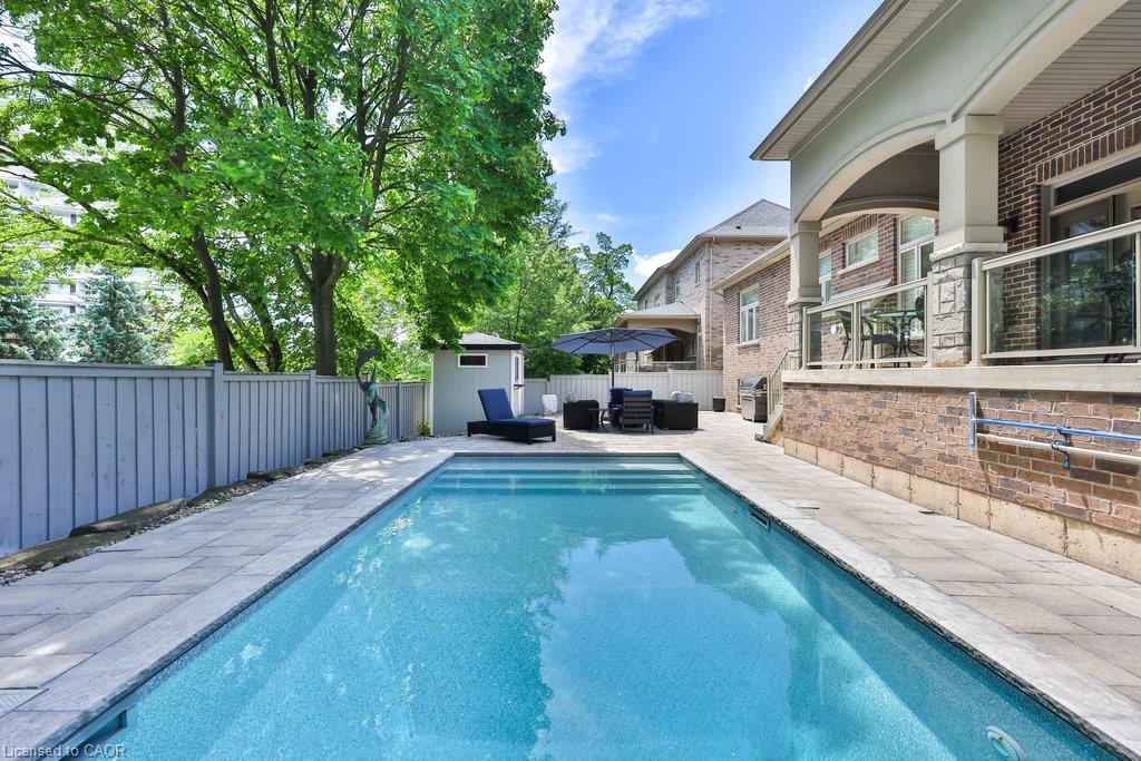 888 Park Avenue W Property Photo 45