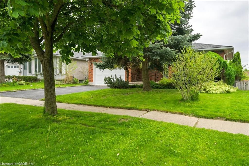 47 Claycroft Crescent Property Photo 2
