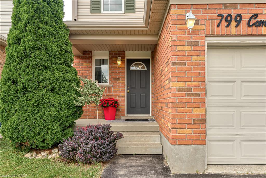 799 Commonwealth Crescent Property Photo 3