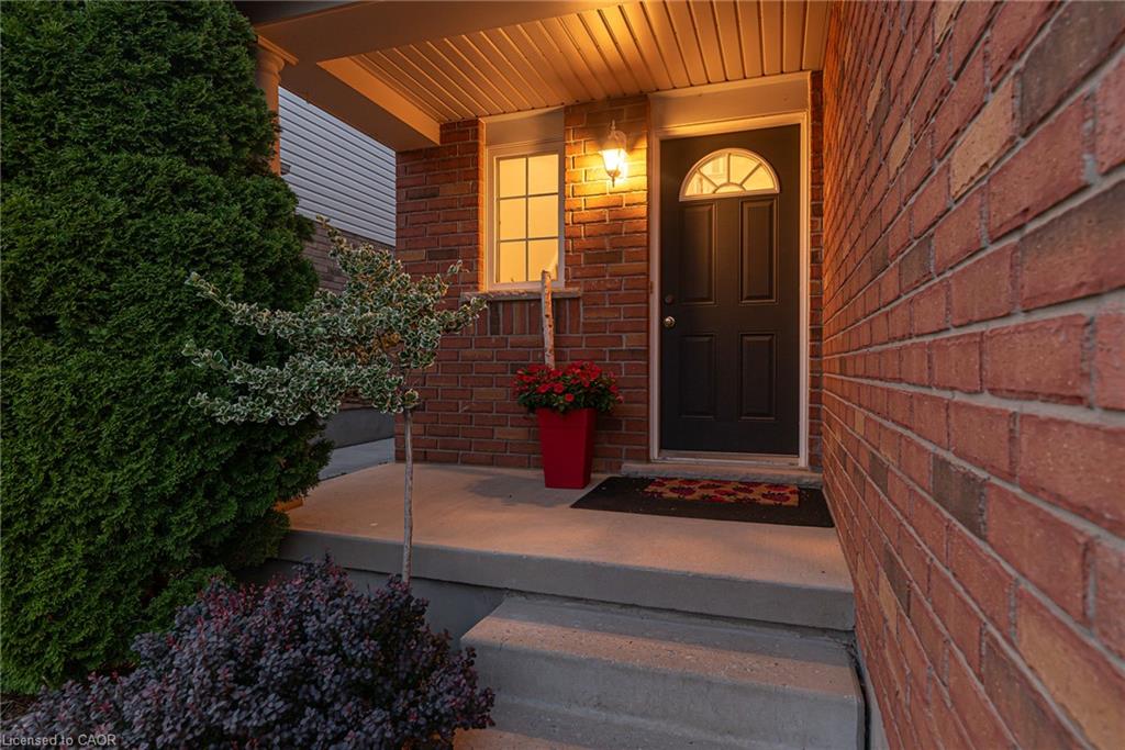 799 Commonwealth Crescent Property Photo 4