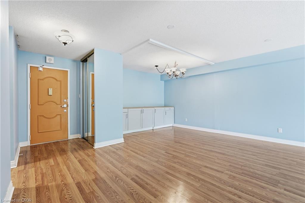 B3-7 Gale Crescent Property Photo 6