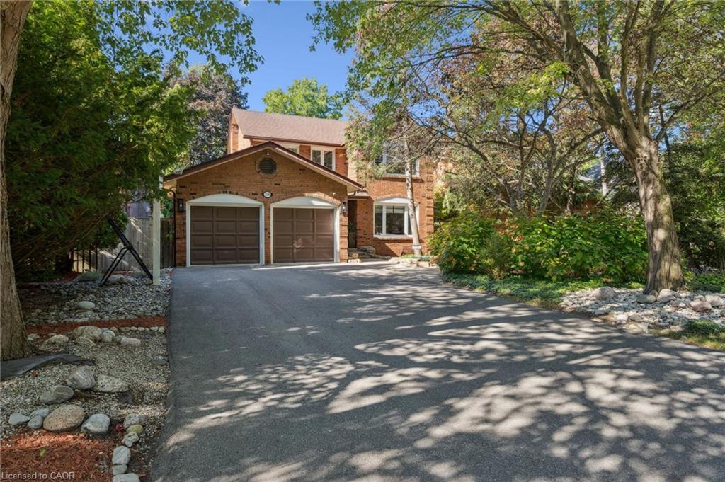 1194 Queen Victoria Avenue Property Photo 3