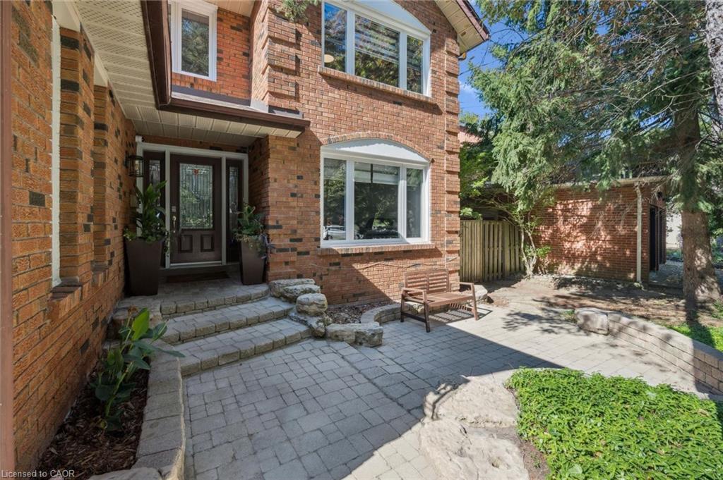 1194 Queen Victoria Avenue Property Photo 4