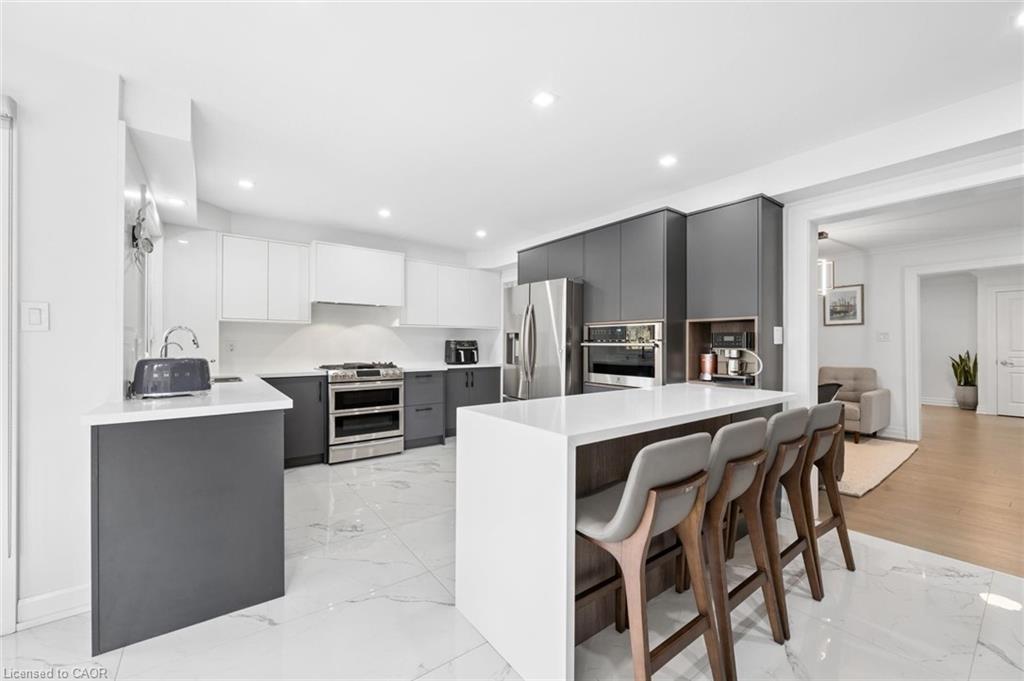 1194 Queen Victoria Avenue Property Photo 14