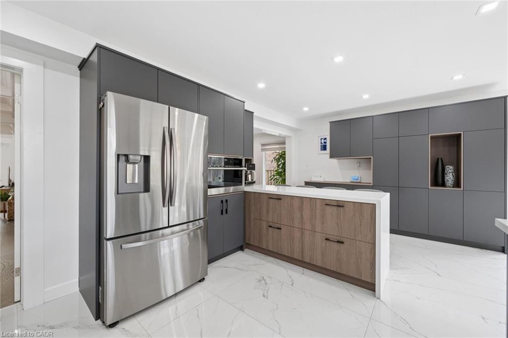 1194 Queen Victoria Avenue Property Photo 17