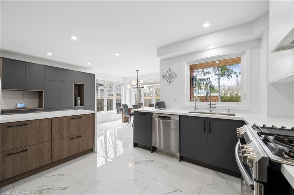 1194 Queen Victoria Avenue Property Photo 18