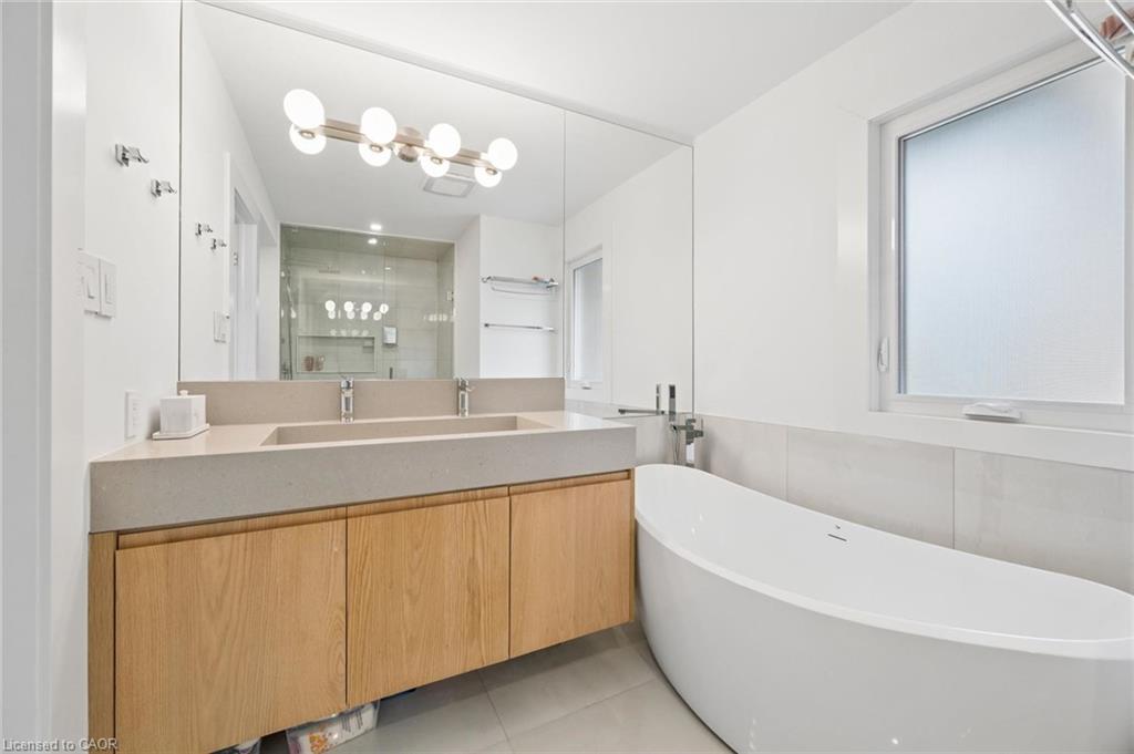 1194 Queen Victoria Avenue Property Photo 25