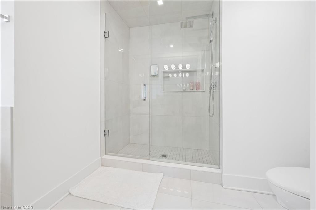 1194 Queen Victoria Avenue Property Photo 26