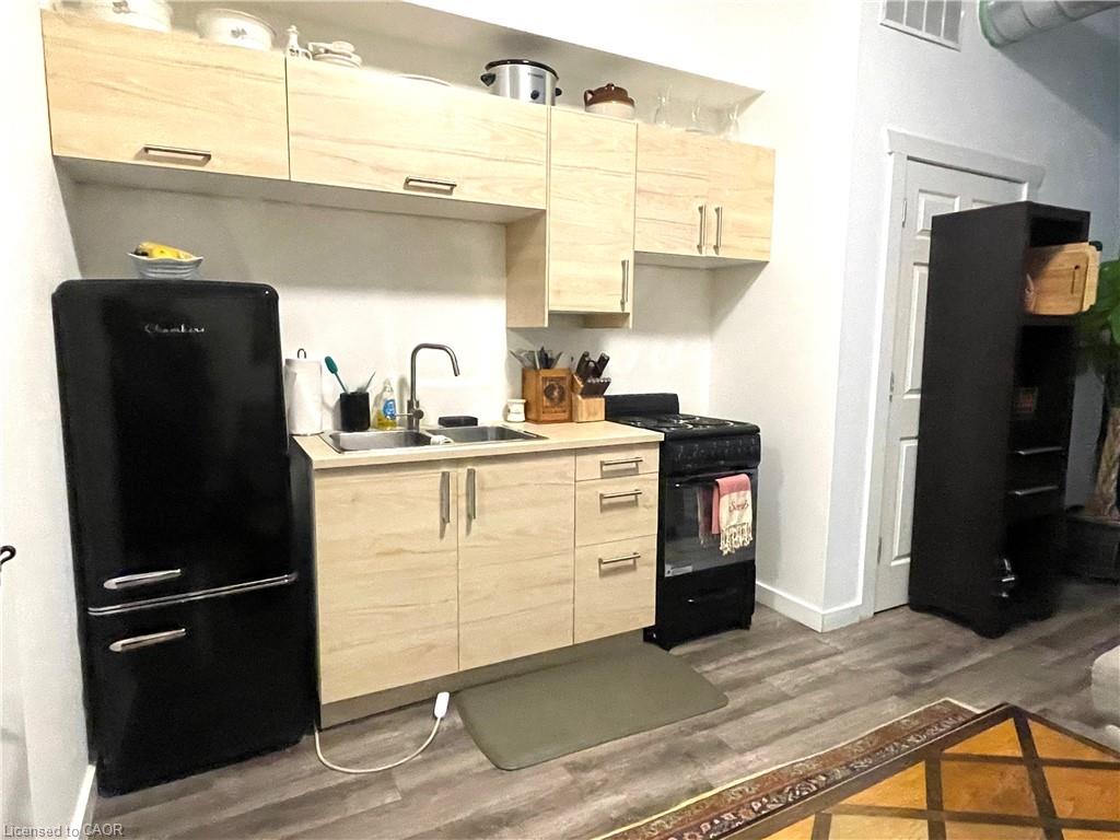 91 James Street N Property Photo 4