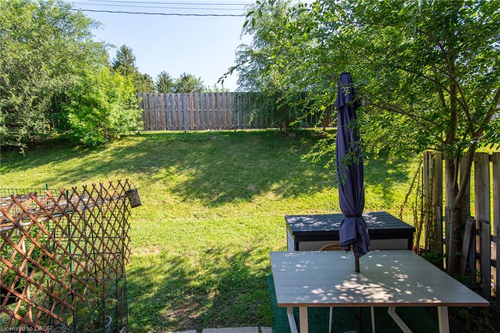 C-304 Bluevale Street N Property Photo 6