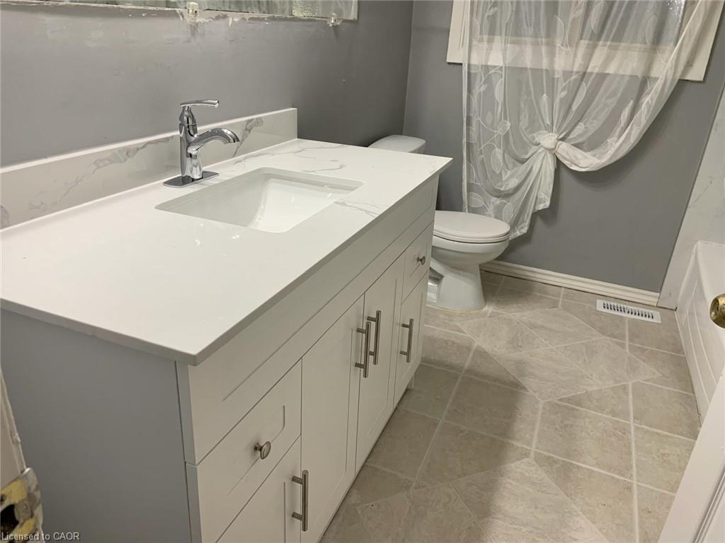 636 Mohawk Road E Property Photo 10