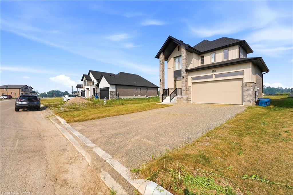 128 Dempsey Drive Property Photo 3