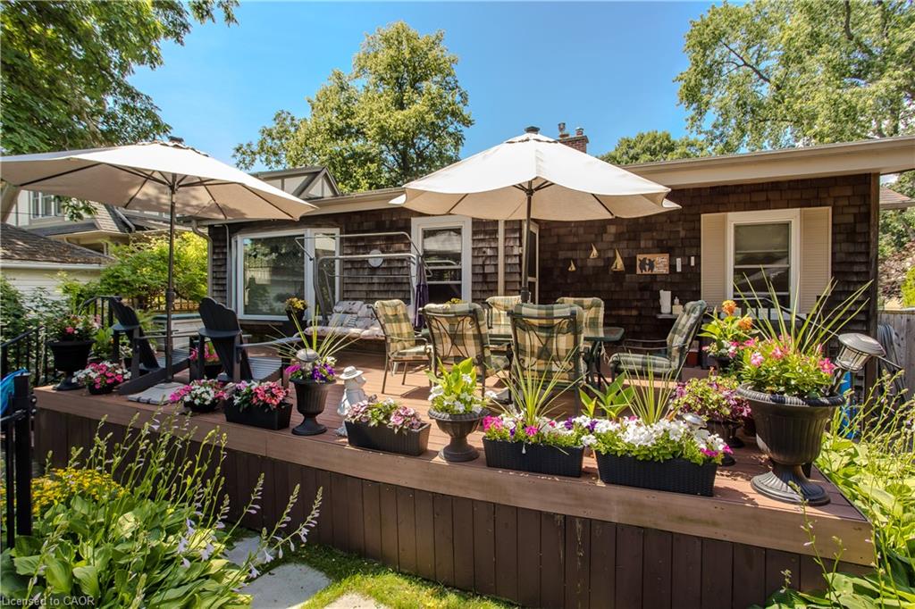 569 Locust Street Property Photo 4