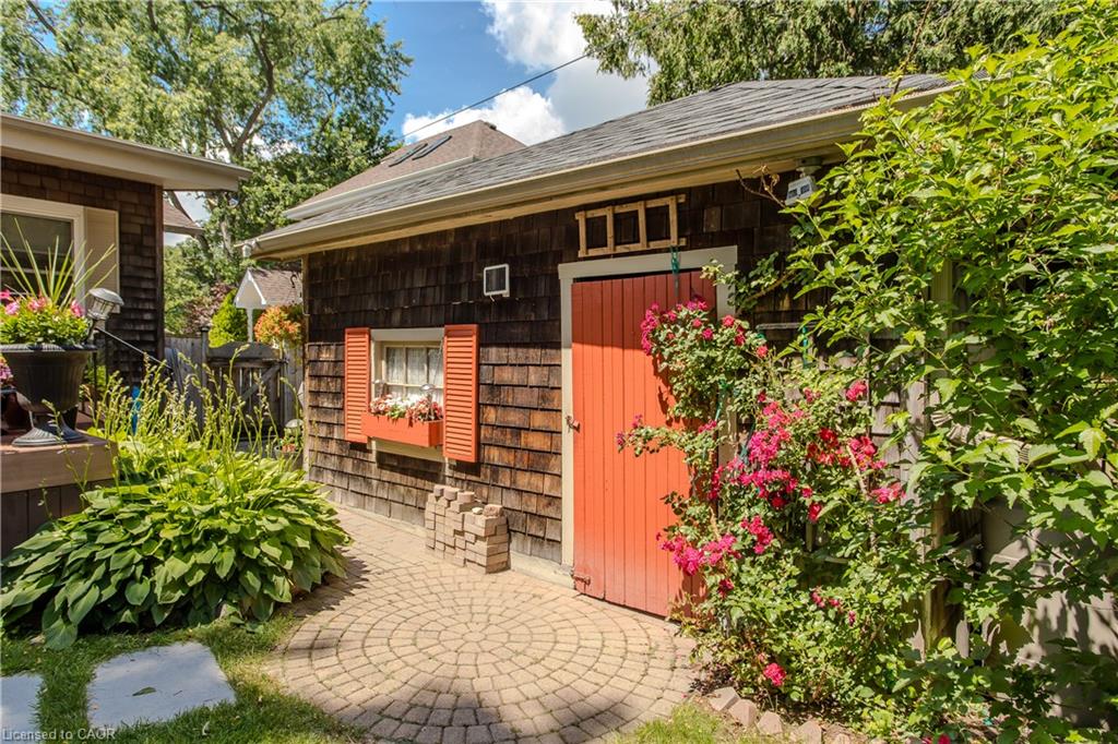 569 Locust Street Property Photo 6