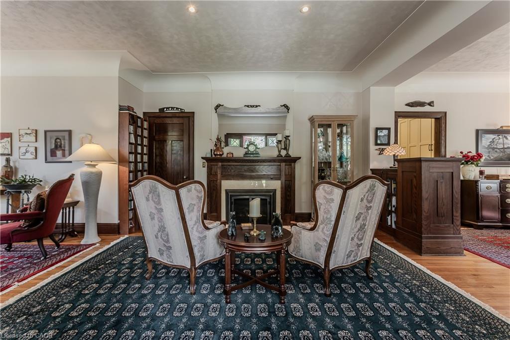 569 Locust Street Property Photo 8